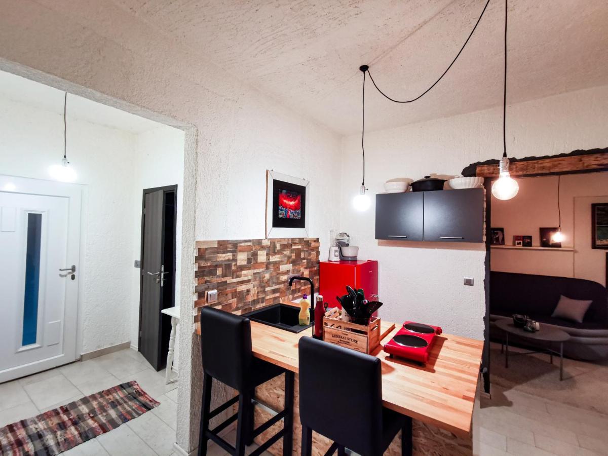 & Studio Pekica *
