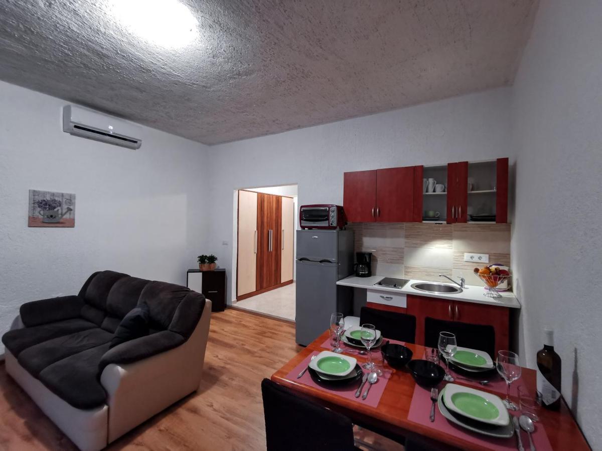 & Studio Pekica