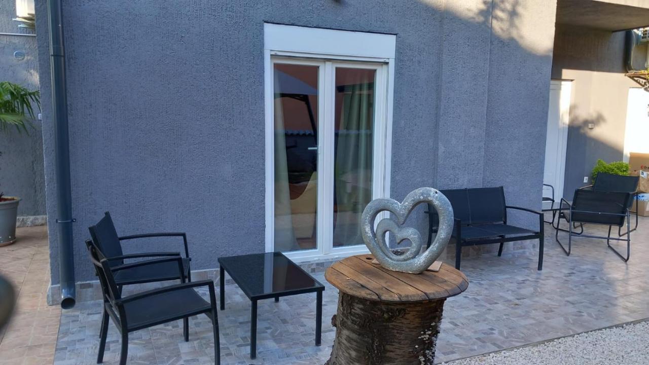 & Studio Pekica