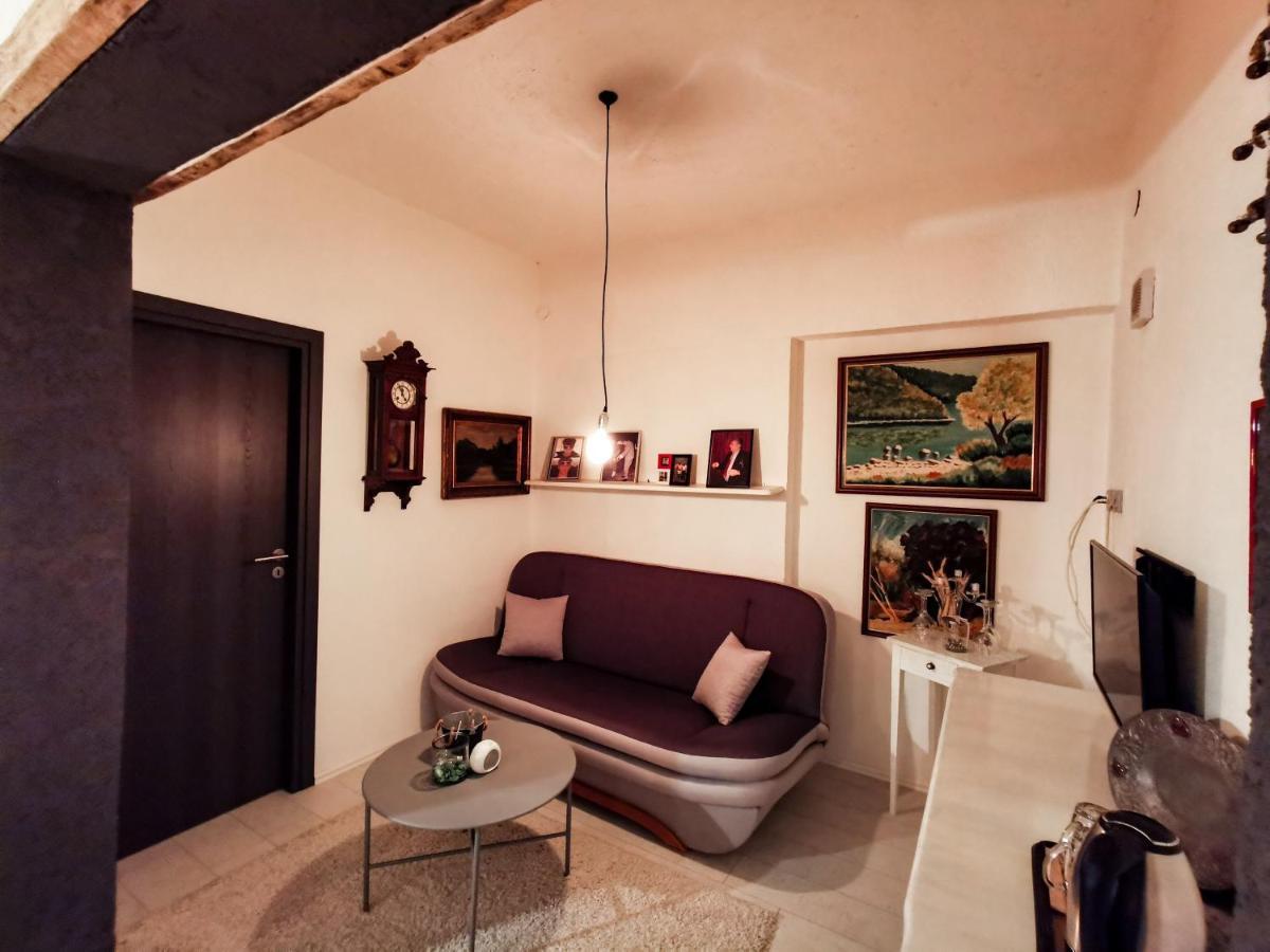 Apartment & Studio Pekica *